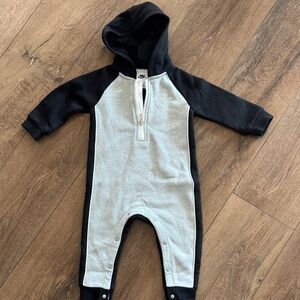 Nike Kids Black and Gray Hooded Footie